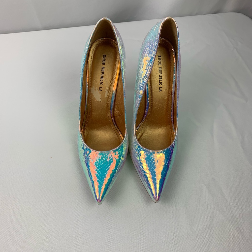 Shoe Republic LA iridescent High heel shoe.